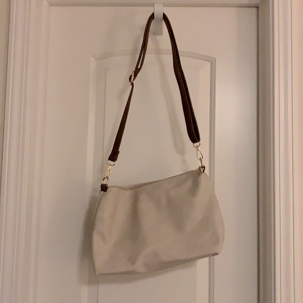 Cream faux leather handbag.